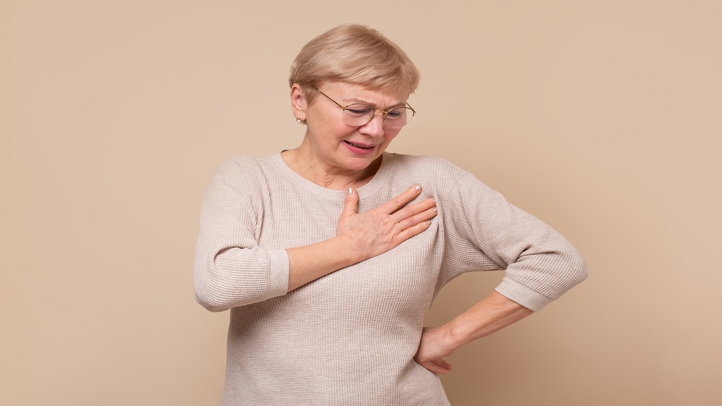 Symptoms of heart attack on woman